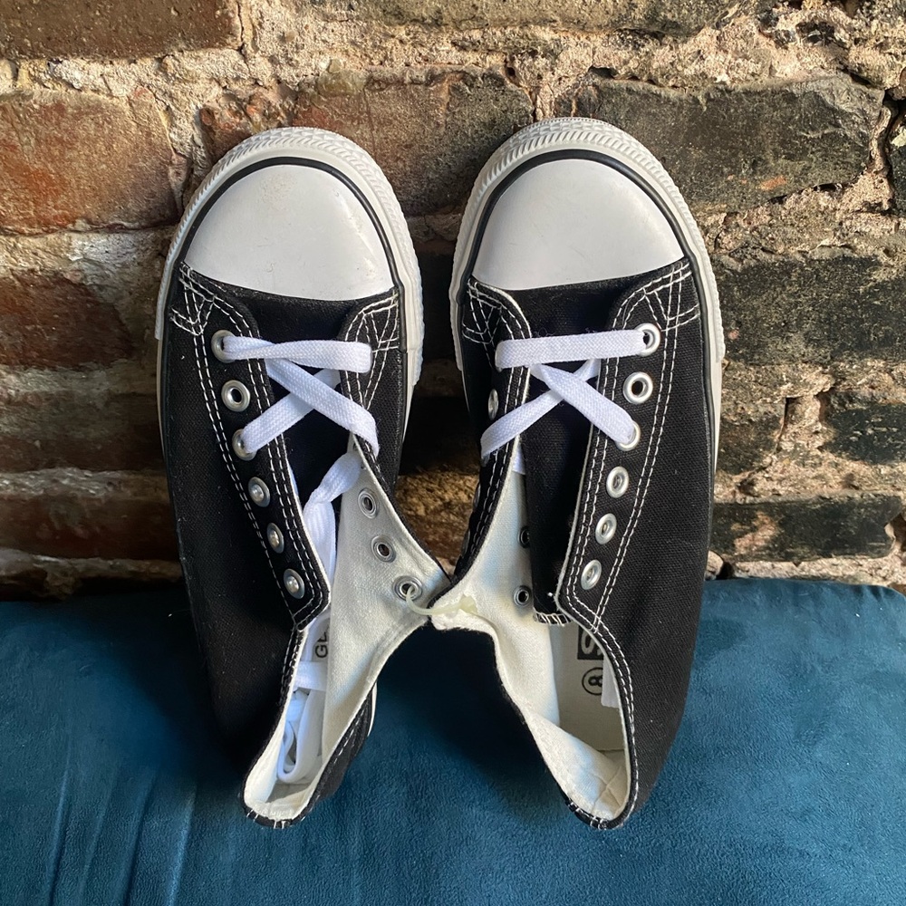 Women's Canvas Shoes Lace Up Sneakers Black and White Casual Sporty New